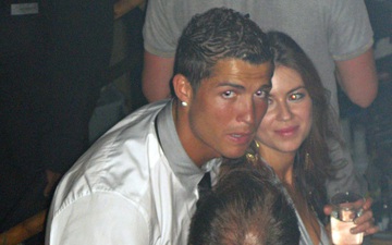 Người mẫu từng tố Ronaldo hiếp dâm tiếp tục đòi bồi thường gần 2.000 tỷ