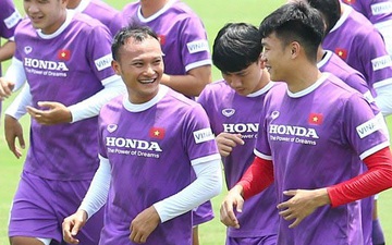 “Cầu thủ trẻ” Trọng Hoàng trở lại sân tập, HLV Park Hang-seo mừng ra mặt