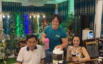 "Gym Chúa" Duy Nguyễn ghé thăm biệt thự của vợ chồng đại gia Phương Hằng, tận tay pha thực phẩm thể hình mời chủ nhà uống