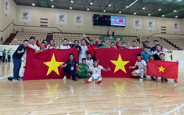 Chuyên cơ riêng đón những người hùng đưa futsal Việt Nam đi World Cup về nước