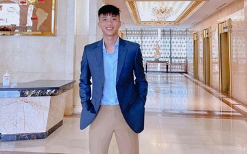 Tuyển Việt Nam diện vest chuẩn soái ca nhưng Xuân Trường lại chiếm spotlight bởi bộ đồ "đậm chất UAE" với Đức Huy
