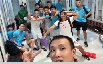 ĐT futsal Việt Nam "quẩy" tưng bừng trong phòng thay đồ sau khi giành vé dự World Cup