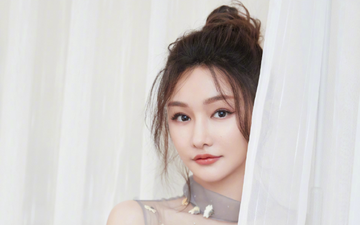 Nữ BLV xinh đẹp hàng đầu Trung Quốc lập kỷ lục livestream, CEO Phương Hằng chưa thể sánh bằng