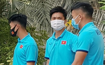 Tuyển Việt Nam tập thể dục ở khách sạn, thầy Park "lên dây cót" tinh thần cho toàn đội