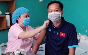 ĐT Futsal Việt Nam được tiêm vắc xin phòng COVID-19, chuẩn bị đá play-off tranh vé dự World Cup tại UAE