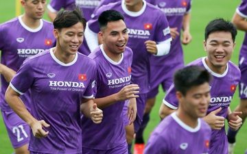 Tuyển Việt Nam diện màu áo lạ, gợi nhớ Hà Nội FC