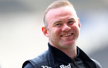 Đội bóng của Rooney thoát hiểm ngoạn mục trong 2 phút ở vòng cuối giải hạng Nhất Anh