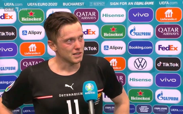 Ghi bàn giúp tuyển Áo thắng trận đầu tiên tại Euro, cầu thủ rơi nước mắt, nghẹn ngào không nói nên lời 