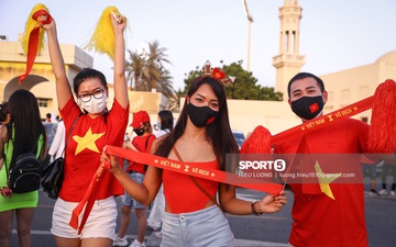 Fan Việt Nam xếp hàng dài vào sân, xóa tan nghi ngờ Hoàng tử UAE mua hết vé