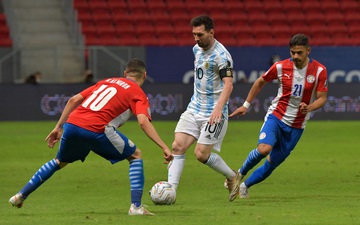 Tuyển Argentina thắng tối thiểu Paraguay để lên đầu bảng Copa America