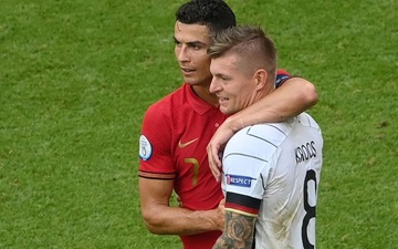 Toni Kroos hé lộ nội dung cuộc trò chuyện với Ronaldo sau khi Đức đánh bại Bồ Đào Nha tại Euro