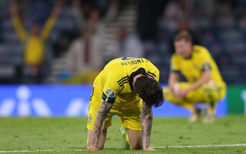 Ảnh: Nỗi buồn vô hạn của cầu thủ Thuỵ Điển vì bàn thua phút cuối cùng, cay đắng nhìn Ukraine đi tiếp