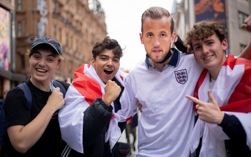 Chưa ăn mừng xong chiến thắng hoành tránh trước Đức, fan tuyển Anh đón nhận tin dữ ở tứ kết