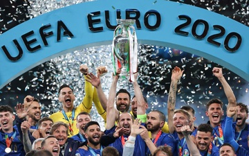 Video: Khoảnh khắc tuyển Ý nâng cao chiếc cúp vô địch Euro 2020