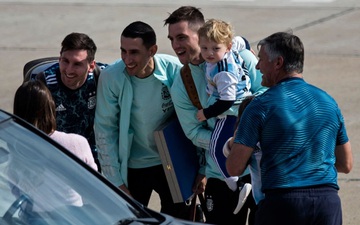 Biển người chào đón Messi và ĐT Argentina
