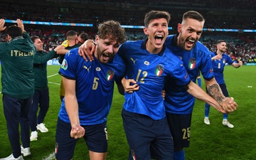 Ảnh: Tuyển thủ Italy vỡ òa cảm xúc khi chính thức đăng quang Euro 2020