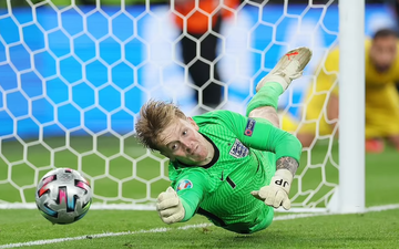 Tiết lộ: Món bảo bối thần thánh giúp thủ môn tuyển Anh cản phá 2 quả 11m trong trận chung kết Euro