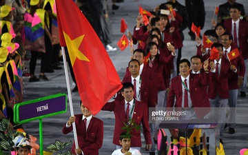 2 vận động viên vinh dự cầm cờ đoàn thể thao Việt Nam tại lễ khai mạc Olympic Tokyo 2020
