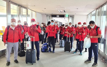 Đoàn thể thao Việt Nam đã tới Tokyo an toàn, tiến hành kiểm tra y tế trước khi nhập làng VĐV