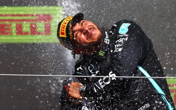 Drama trên đường đua F1: ĐKVĐ thế giới bị tố "chơi bẩn" khiến đàn em nhập viện, vượt lên giành chiến thắng ở British GP