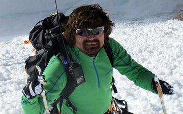 Vừa lập kỷ lục thế giới về leo núi, VĐV 57 tuổi mất tích trên đường xuống