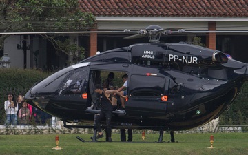 Neymar khoe chiếc trực thăng có giá lên đến hơn 300 tỷ