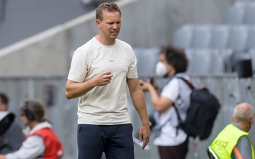 Tân HLV trưởng Bayern Munich bị cổ động viên đội nhà xúc phạm