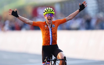 Nhầm tưởng mình cán đích đầu tiên, tay đua xe đạp người Hà Lan ăn mừng như "trúng xổ số"