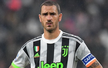 Tân HLV trưởng Juventus: "Bonucci thích đeo băng đội trưởng thì tự ra đường mà mua!"