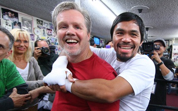 Manny Pacquiao và HLV Freddie Roach tái ngộ cho trận đấu với Errol Spence