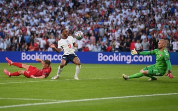 Video: Sterling bỏ lỡ cơ hội khó tin để gỡ hòa cho tuyển Anh