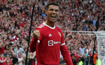 Ảnh cận cảnh: Ronaldo hoàn thành cú đúp ngay trận ra mắt MU lần hai