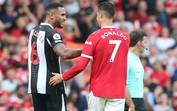 Đội trưởng Newcastle bị fan mắng vì xin đổi áo với Ronaldo