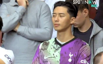 Tài tử Park Seo-joon tới xem bạn thân Son Heung-min thi đấu nhưng Tottenham lại thủng lưới tan nát