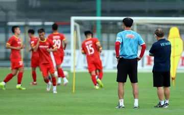 Cận kề ngày đấu tuyển Trung Quốc, HLV Park Hang-seo vẫn theo sát U22 Việt Nam