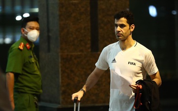 Trọng tài trận ĐT Việt Nam vs ĐT Australia được nhân viên an ninh hộ tống về khách sạn 