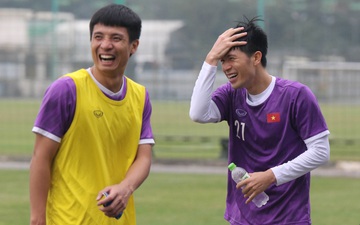 Buổi tập đầu tiên năm 2022 của tuyển Việt Nam: Những nụ cười lại nở trên môi