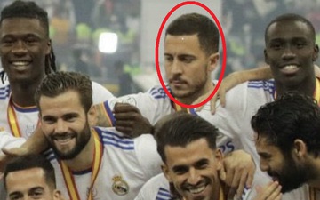 Hazard mặt buồn thiu khi nhận cúp cùng Real Madrid