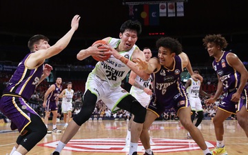Giải bóng rổ nhà nghề Úc NBL 'ăn nên làm ra' nhờ sự xuất hiện của hai ngôi sao Trung Quốc