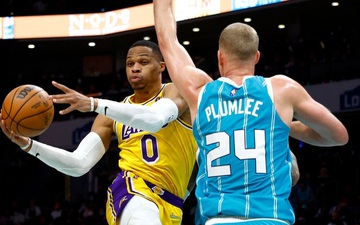 Russell Westbrook bùng nổ đẳng cấp MVP, Los Angeles Lakers ngược dòng thất bại trước Charlotte Hornets
