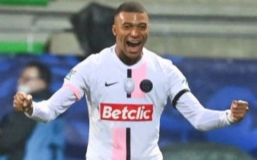 Mbappe lập hat-trick giúp PSG thắng tưng bừng ở trận đầu tiên trong năm 2022