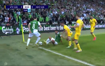 Cầu thủ ở Israel gây sốt với đoạn clip giữ bóng... hơn 2 phút tại cột cờ góc để câu giờ