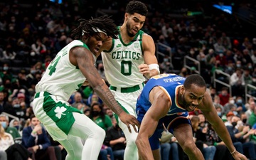 Boston Celtics "nhấn chìm" New York Knicks nhờ sự khác biệt từ băng ghế dự bị