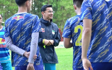 HLV Kiatisuk từ chối đội tuyển Thái Lan để gắn bó với HAGL?