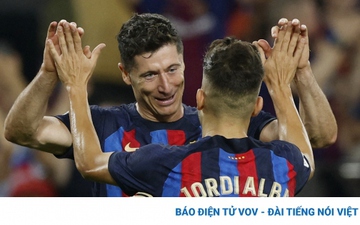 Lewandowski ghi bàn đẳng cấp, Barca đè bẹp Villarreal