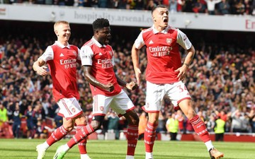Đè bẹp Tottenham, Arsenal vững vàng trên ngôi đầu Ngoại hạng Anh