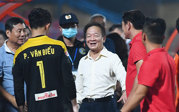 Bầu Hiển động viên, hô quyết tâm cùng cầu thủ Đà Nẵng sau trận thua Hà Nội FC
