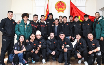 Đại sứ đặc mệnh toàn quyền Việt Nam tại Mông Cổ gặp gỡ tuyển bóng rổ Việt Nam