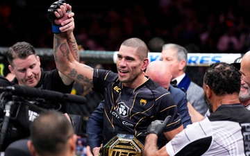 Alex Pereira vượt qua Israel Adesanya, trở thành nhà vô địch mới của UFC
