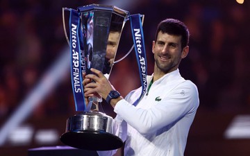 Djokovic vô địch ATP Finals, cân bằng kỷ lục với Federer